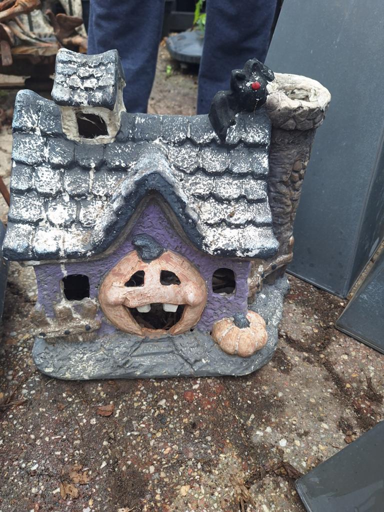 Halloween huisje  of egelhuisje, Ophalen