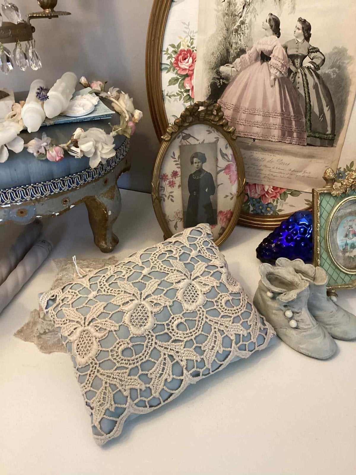 Brocante blauwe kussentje met kant, Ophalen of Verzenden