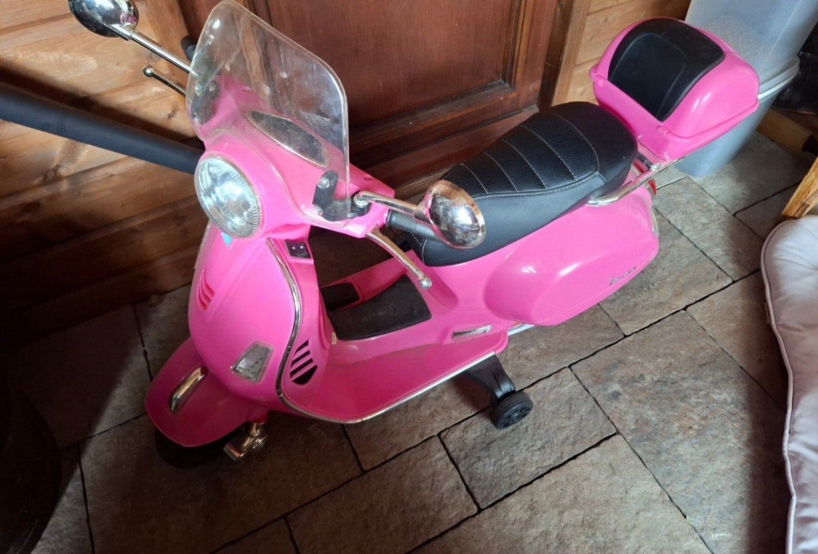 Roze Vespa elektrische scooter voor kinderen, Ophalen of Verzenden, Gebruikt