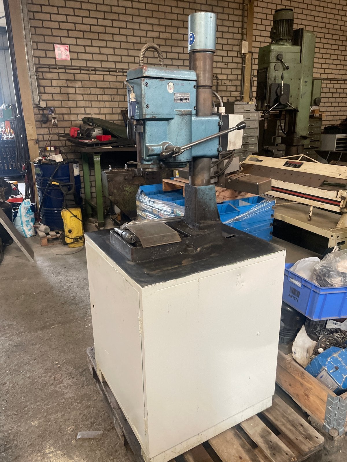 Tandwiel aangedreven tafelboormachine met onderkast, Ophalen, Gebruikt