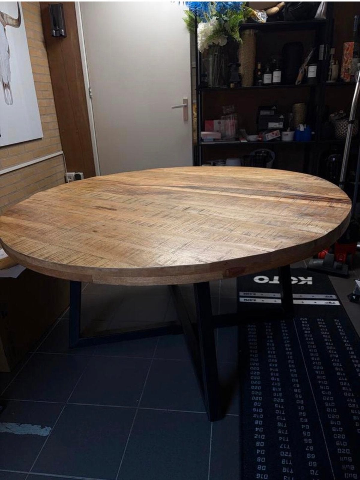 Grote ronde eettafel van mango- en eikenhout, Huis en Inrichting, Tafels | Eettafels, Ophalen, Gebruikt, 100 tot 150 cm, Vijf personen of meer