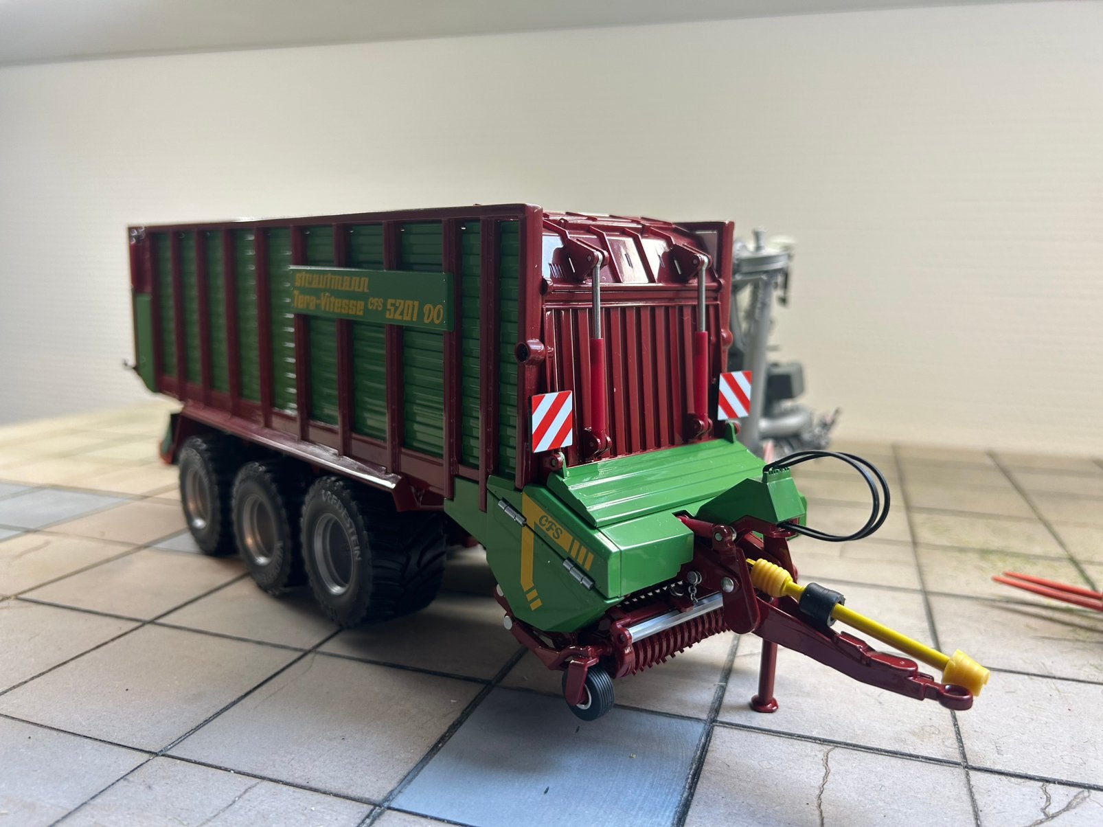 Strautmann 3 asser Wiking Farmmodels ed, Hobby en Vrije tijd, Modelauto's | 1:32, Ophalen of Verzenden, Zo goed als nieuw, Tractor of Landbouw