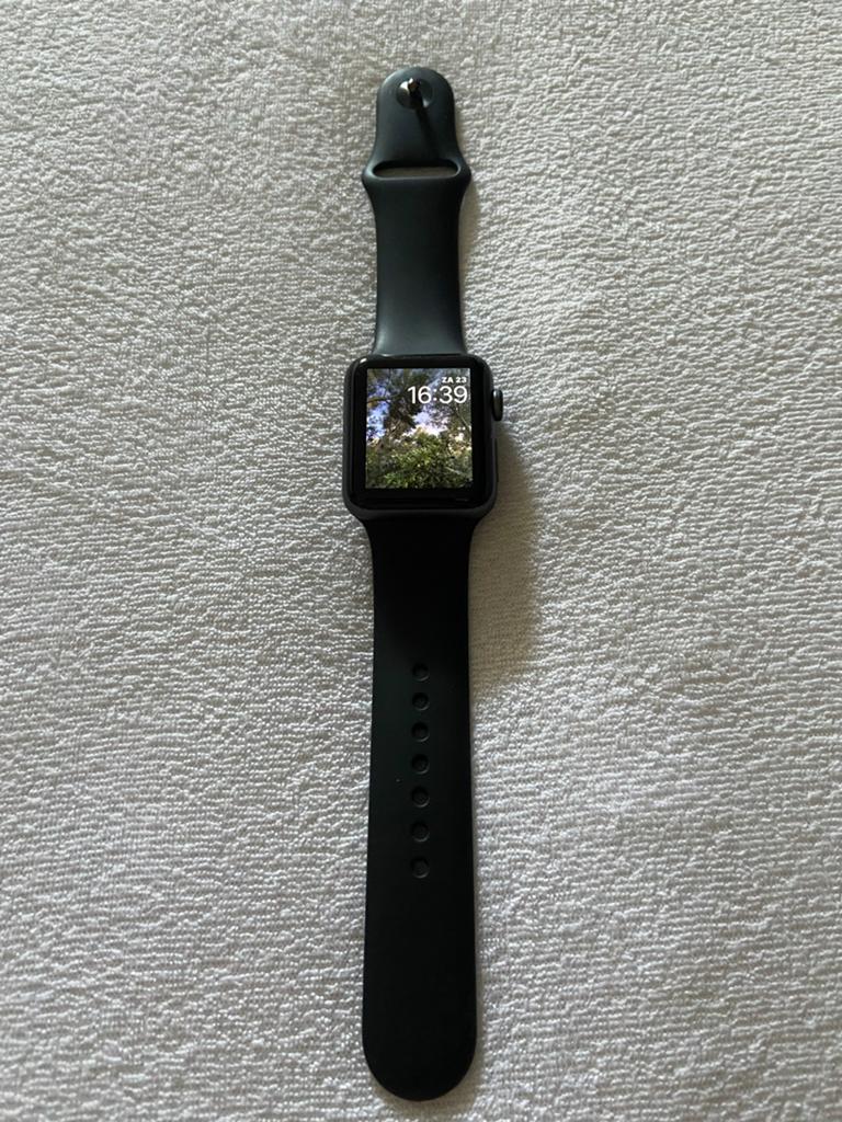 Apple Watch Series 3 42mm Zwart - 95% batterijcapaciteit, Sieraden, Tassen en Uiterlijk, Smartwatches, Ophalen, Zwart, IOS, Zo goed als nieuw