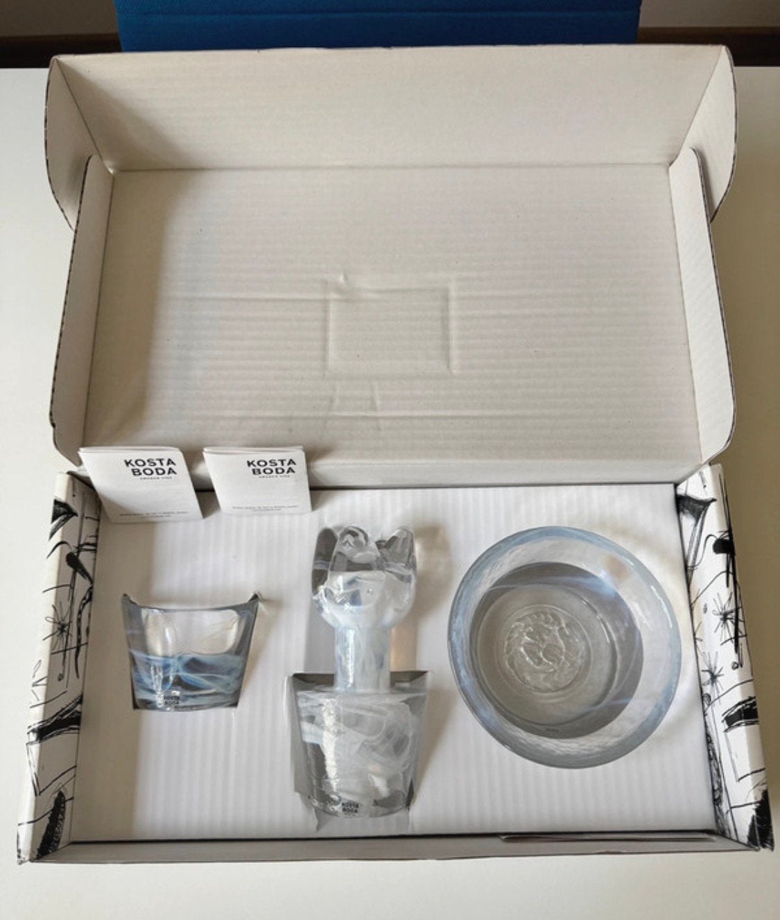 Unieke Kosta Boda tulp gift set Ensam Hemma nieuw in doos, Antiek en Kunst, Antiek | Glas en Kristal, Ophalen of Verzenden