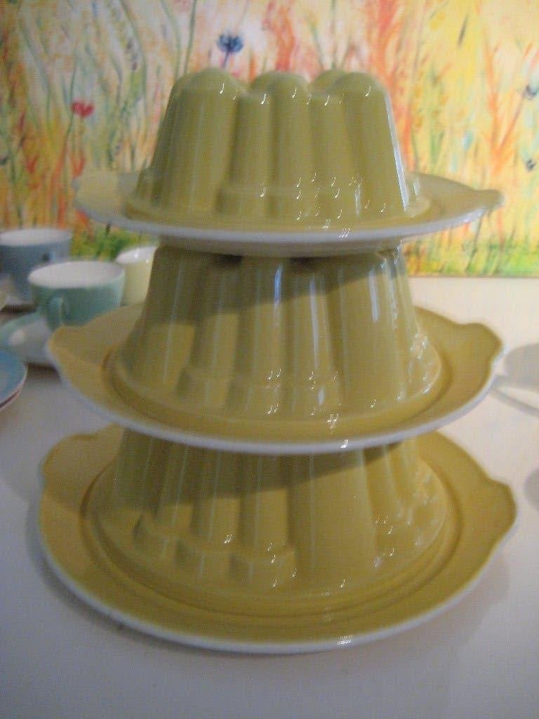 Pastel Regout Okergele Puddingvormen in 3 maten, Ophalen of Verzenden