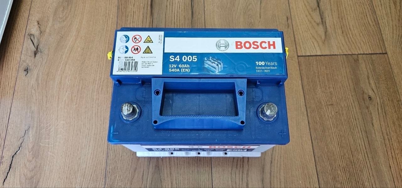 Bosch S4 005 – 12V 60Ah 540A (EN) autoaccu te koop, Ophalen, Gebruikt, Universele onderdelen