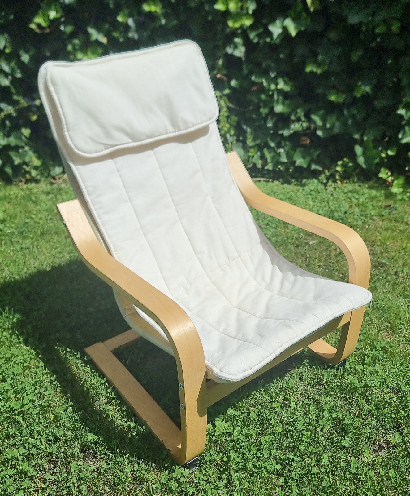 Ikea POÄNG kinderstoel - Gebogen berkenfineer, crème kussen, Kinderen en Baby's, Kinderstoelen, Ophalen
