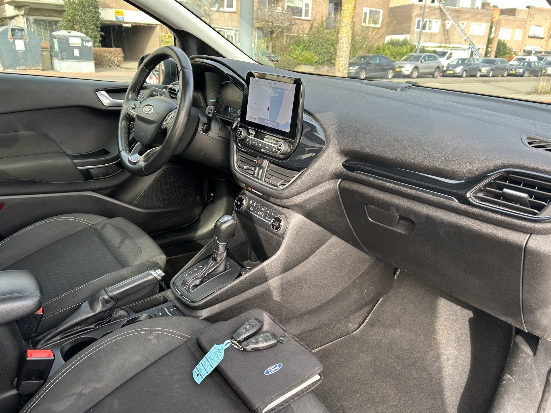 Ford Fiesta 1.0 EcoBoost Titanium automaat panoramadak airco, Auto's, Dealer onderhouden, Gebruikt, 1144 kg, 49 €/maand
