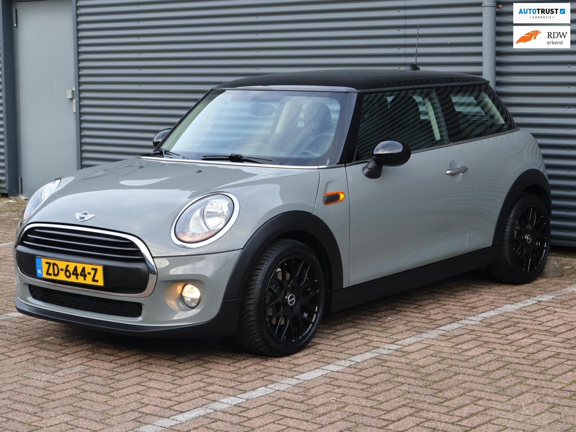 Mini Mini 1.2 One Salt Business|Keyless|Nav|PDC|LMV|Automaat, Auto's, Stof, Gebruikt, 4 stoelen, 1198 cc