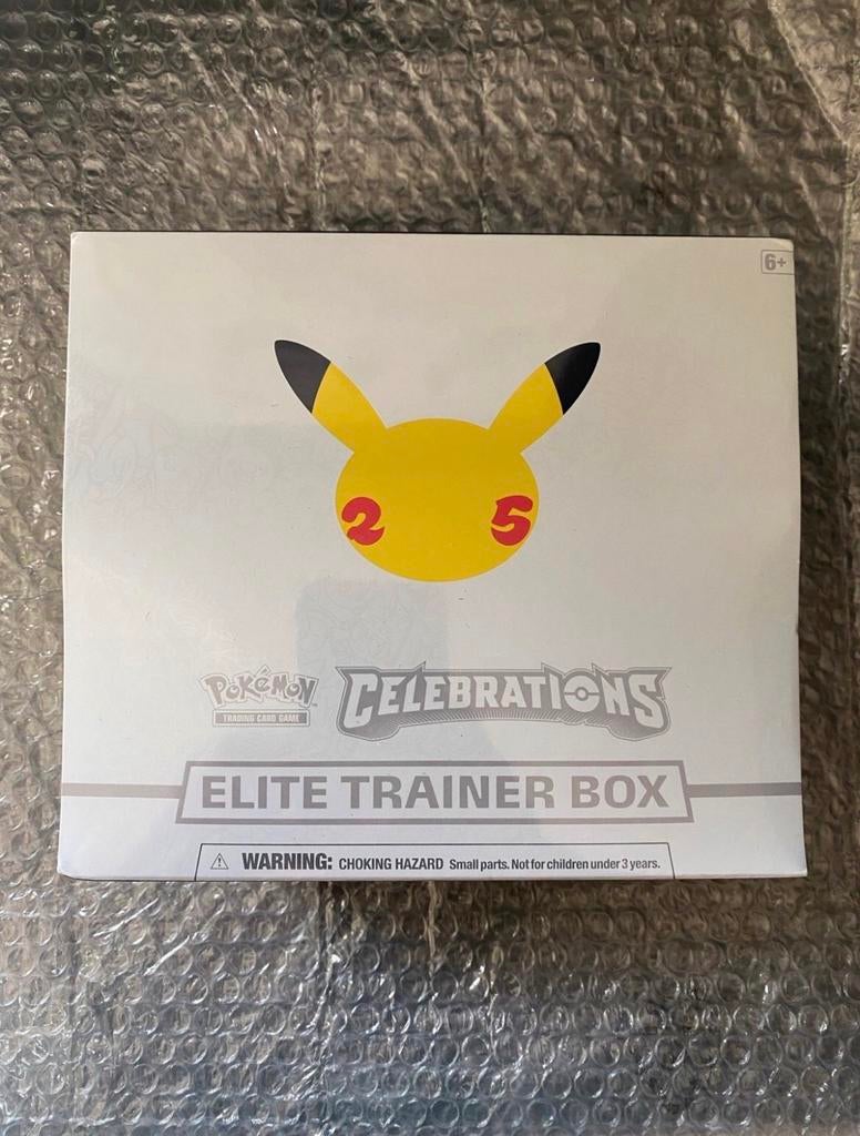 Pokémon Celebrations elite trainer box (ETB), Ophalen of Verzenden, Zo goed als nieuw, Boosterbox