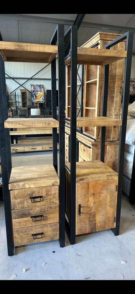 2 kasten van mangohout, Huis en Inrichting, Kasten | Boekenkasten, Zo goed als nieuw, Minder dan 100 cm, 25 tot 50 cm, 50 tot 100 cm