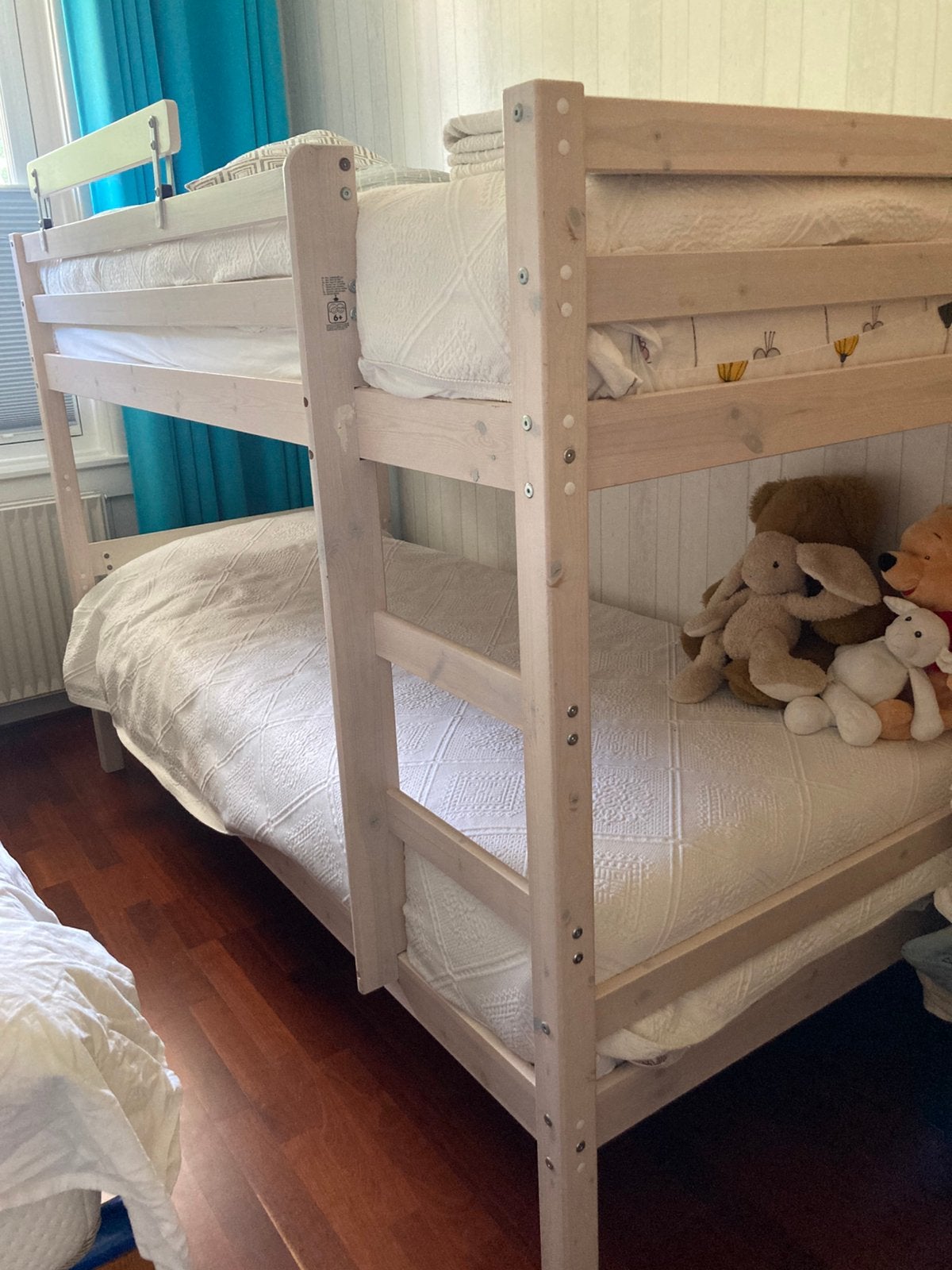 Stevig houten stapelbed, met matrassen en beddengoed, Kinderen en Baby's, Kinderkamer | Stapelbedden en Hoogslapers, Ophalen, Zo goed als nieuw