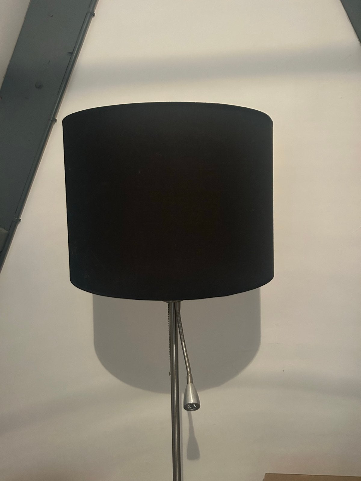 Stijlvolle staande lamp met leeslamp - Zwart/Metaal, Ophalen, Gebruikt, E27 (groot), Metaal
