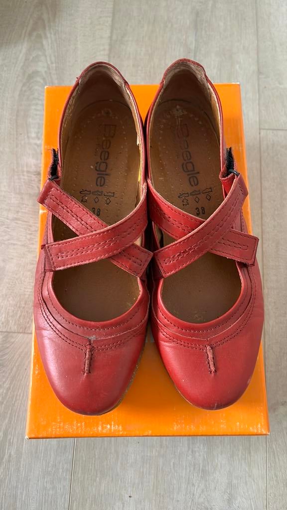Beegle zomer schoenen ballarina model met klittenband 38, Gedragen, Rood, Ballerina's, Ophalen of Verzenden