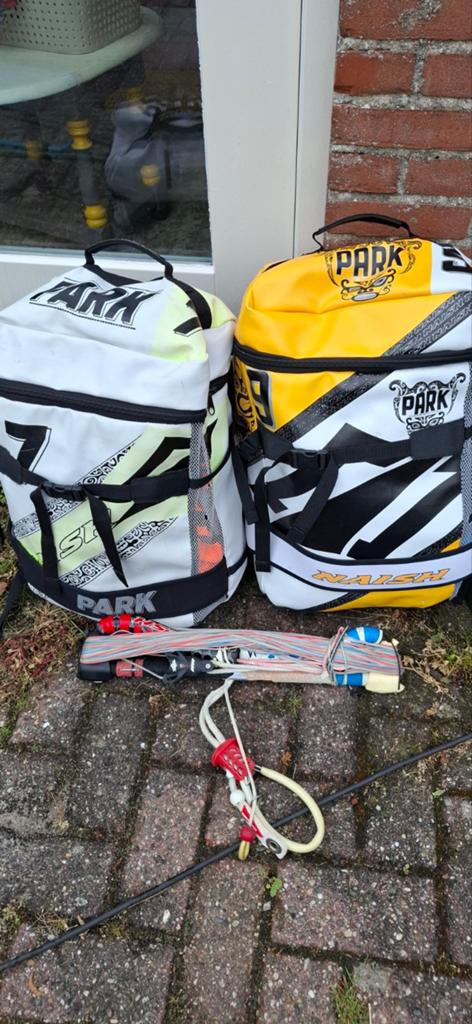 Kiteset: Naish 7 en 9 incl 1 bar, Watersport en Boten, Kitesurfen, Gebruikt, Kitesurf-set, 9 m², Geen board
