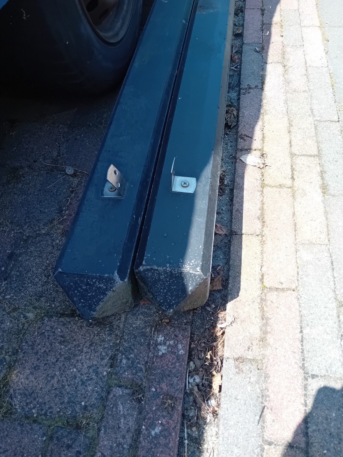 Gratis 2 antraciet schuttingpalen, Ophalen, Overige materialen, Minder dan 3 meter