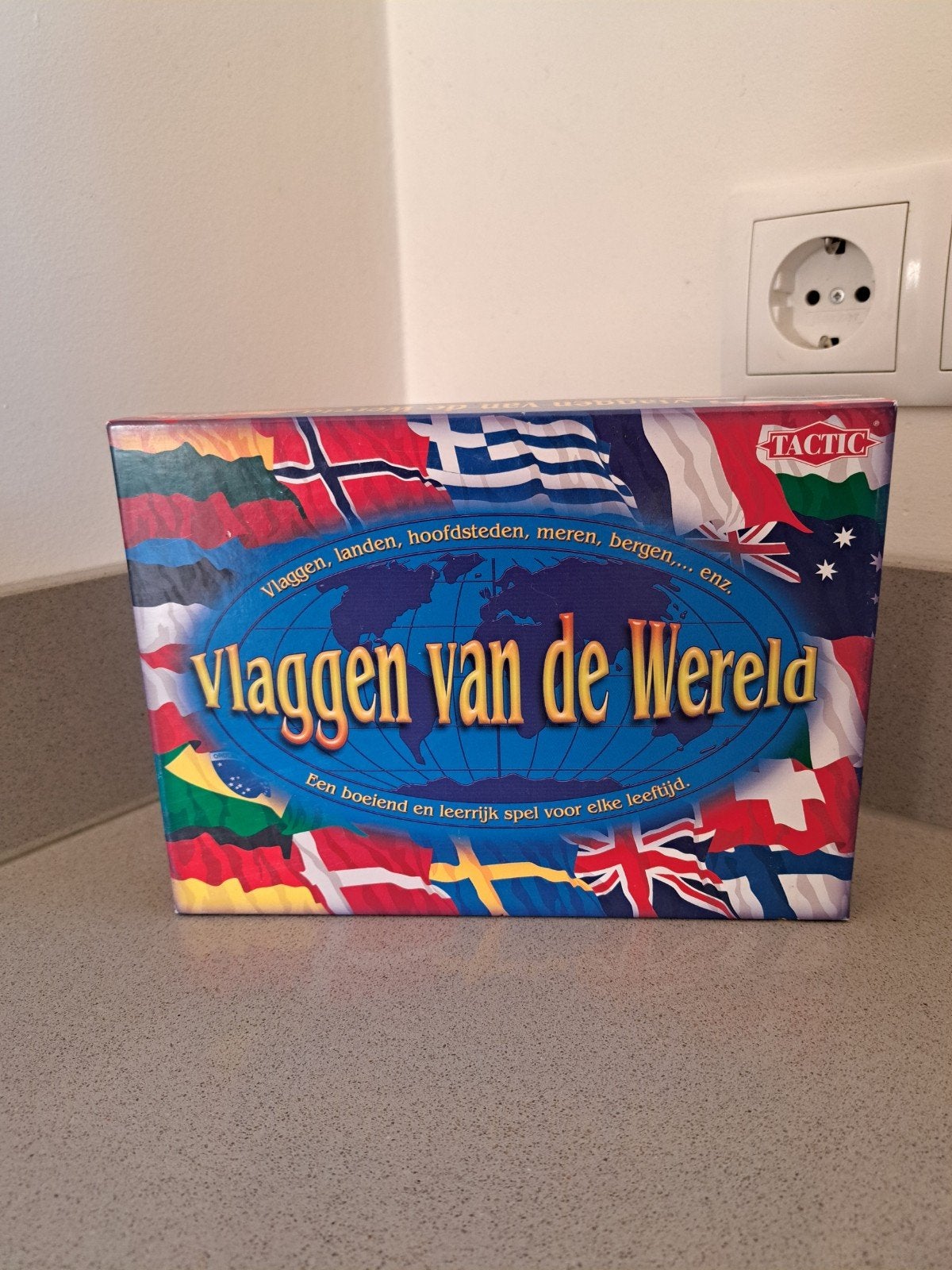 Vlaggen van de Wereld - Tactisch spel, Hobby en Vrije tijd, Gezelschapsspellen | Bordspellen, Ophalen of Verzenden, Gebruikt, Tactic