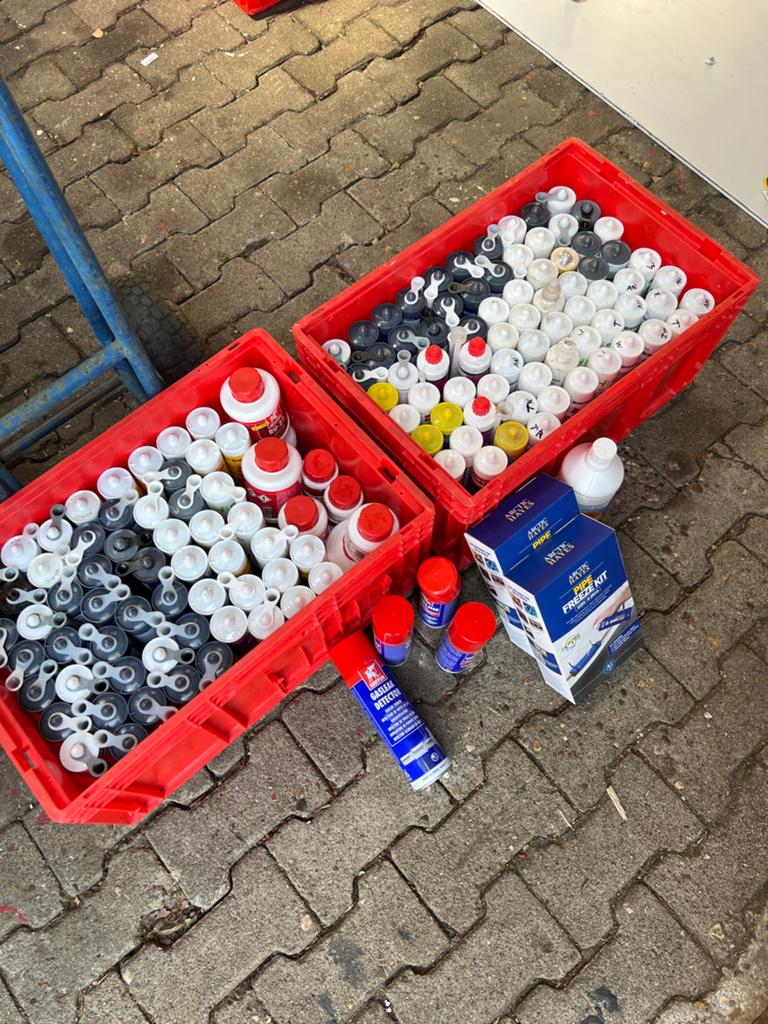 Kratten vol met diverse kitten, lijm en spuitbussen NIEUW, Ophalen, Nieuw