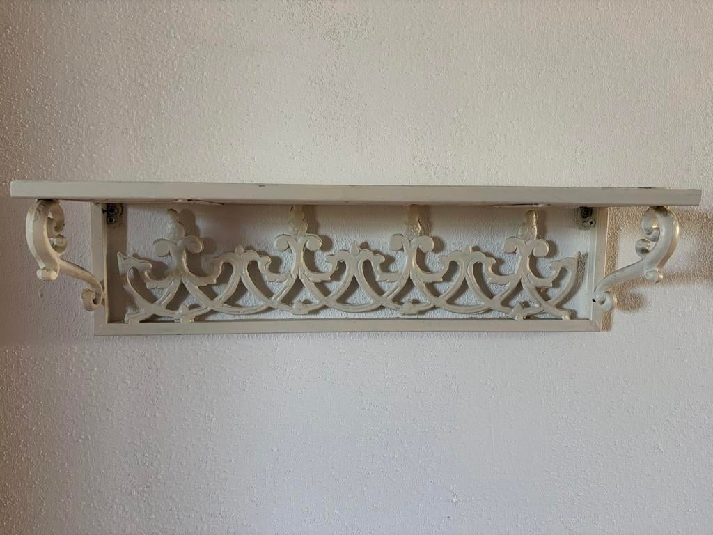 Decoratieve wandplank met sierlijke beugels, Ophalen, Gebruikt