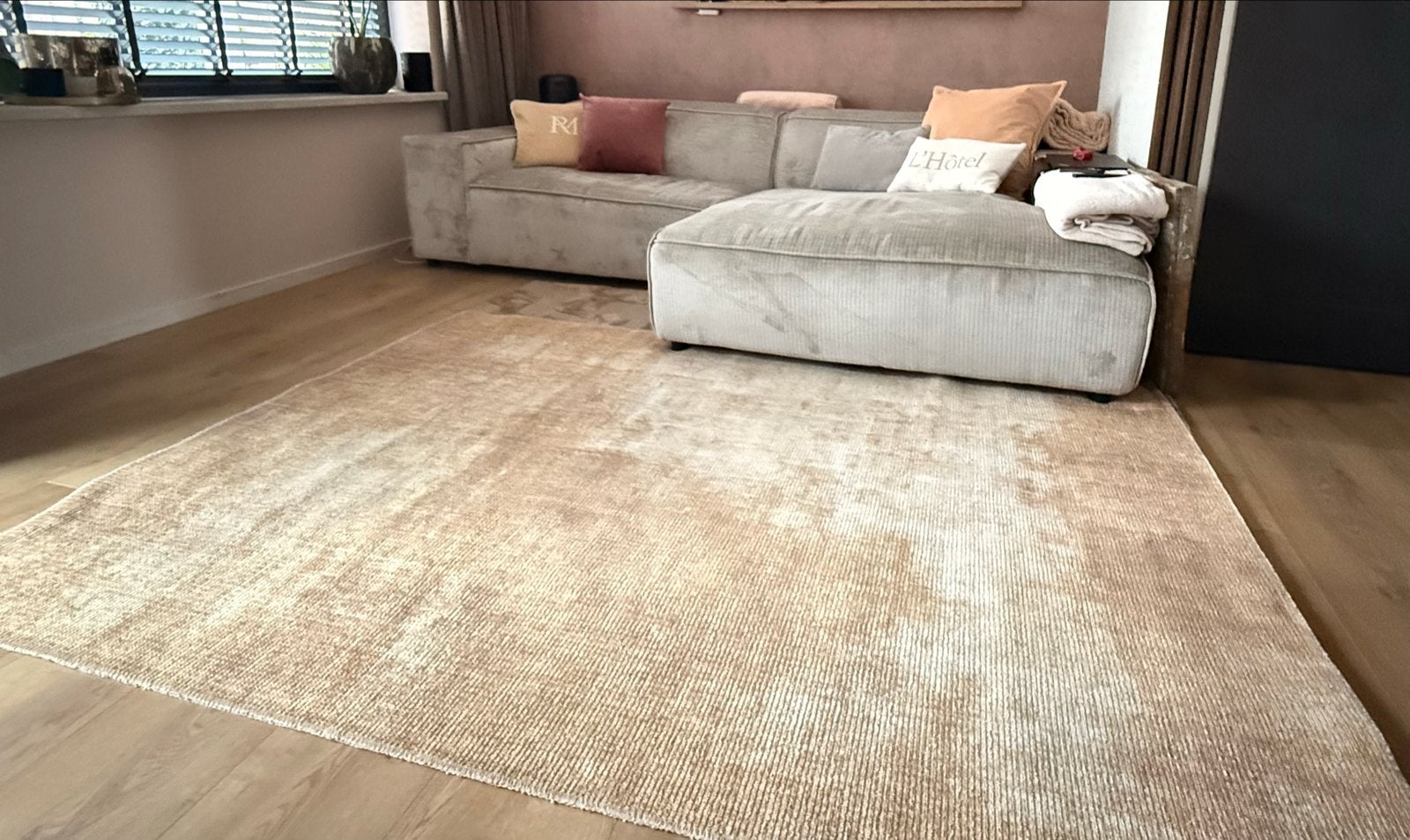 Vloerkleed Lewes Oker - 152x230 cm, Huis en Inrichting, Ophalen, Beige, 150 tot 200 cm, 200 cm of meer