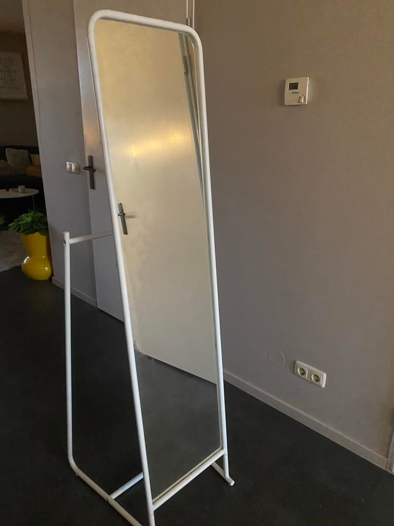 Witte staande spiegel met standaard van Ikea, Ophalen, Minder dan 50 cm, Gebruikt, 150 tot 200 cm