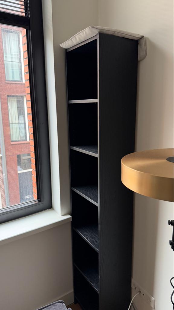 Zwarte Boekenkast met Vijf Planken, Ophalen, Met plank(en), Minder dan 50 cm, Zo goed als nieuw