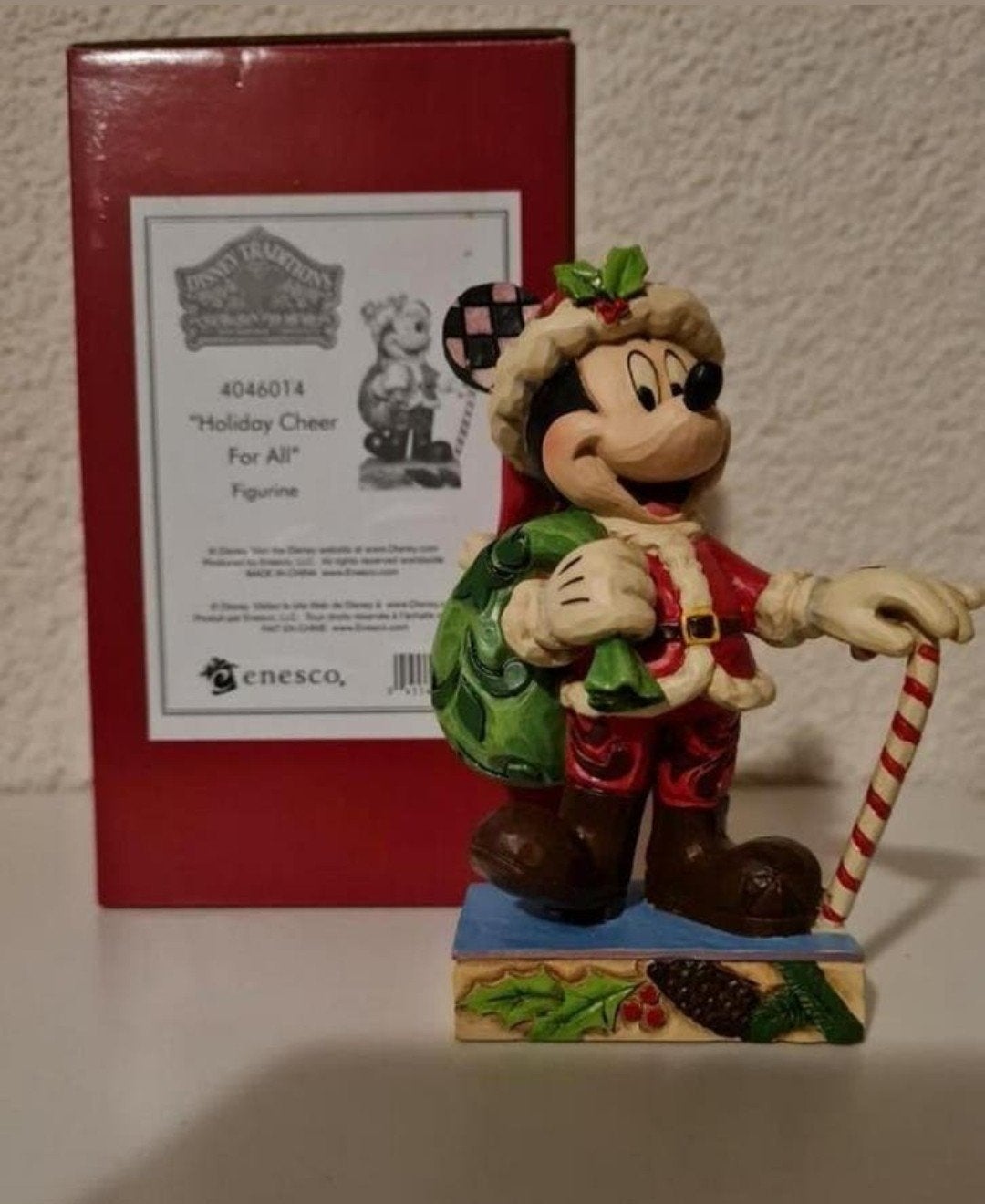 Disney traditions Mickey Mouse, Holiday Cheer (retired), Verzamelen, Ophalen of Verzenden, Mickey Mouse, Nieuw, Beeldje of Figuurtje