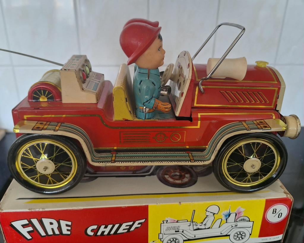 Mechanische brandweerauto. Fire chief., Overige merken, Auto, Groter dan 1:32, Ophalen of Verzenden