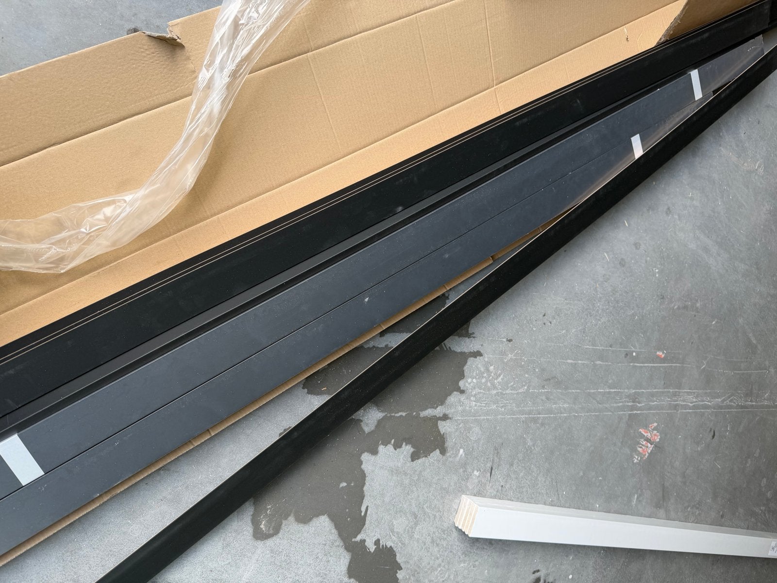 15x Zwarte MDF plinten 2,4m lang, Nieuw, Ophalen of Verzenden, Mdf, 200 tot 250 cm