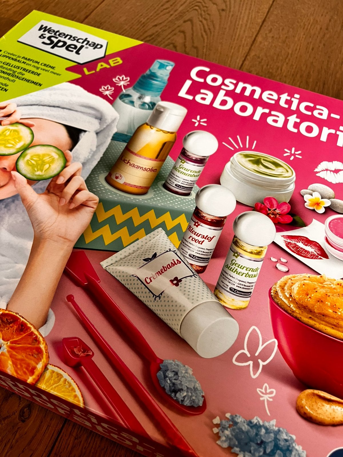 Zelf cosmetica maken, Ophalen of Verzenden, Zo goed als nieuw