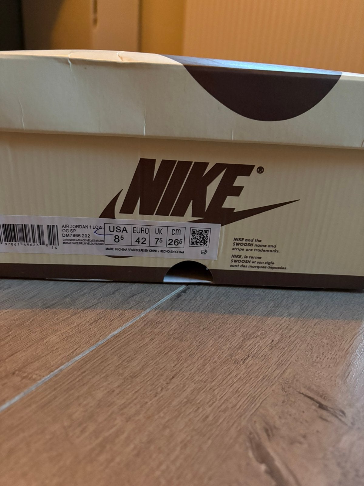 Traivs scott, Bruin, Nieuw, Ophalen of Verzenden, Sneakers of Gympen