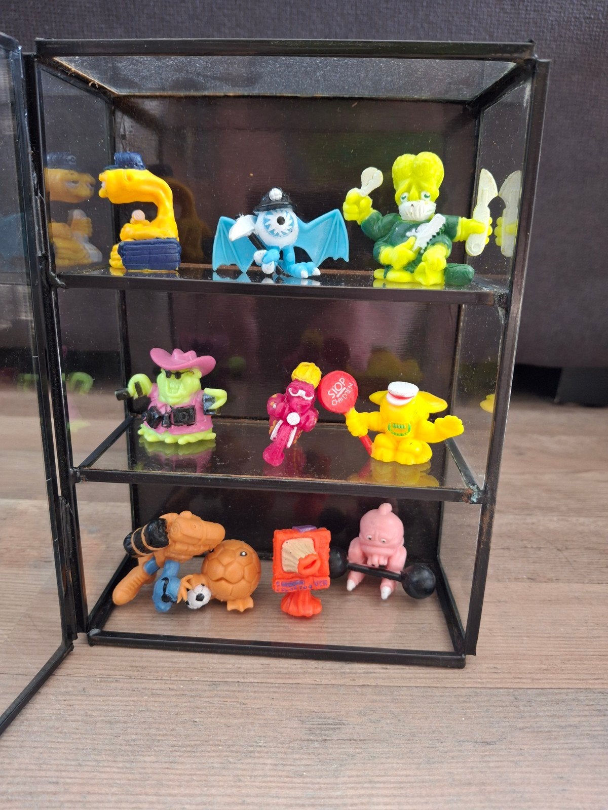 P.E.T. Aliens poppetjes jaren '90 met 2 vitrines, Verzamelen, Poppetjes en Figuurtjes, Ophalen of Verzenden, Zo goed als nieuw