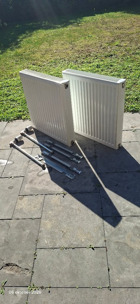2 stuks Radiatoren 60x60 incl. kranen, Ophalen, 30 tot 80 cm, 500 tot 800 watt, Radiator
