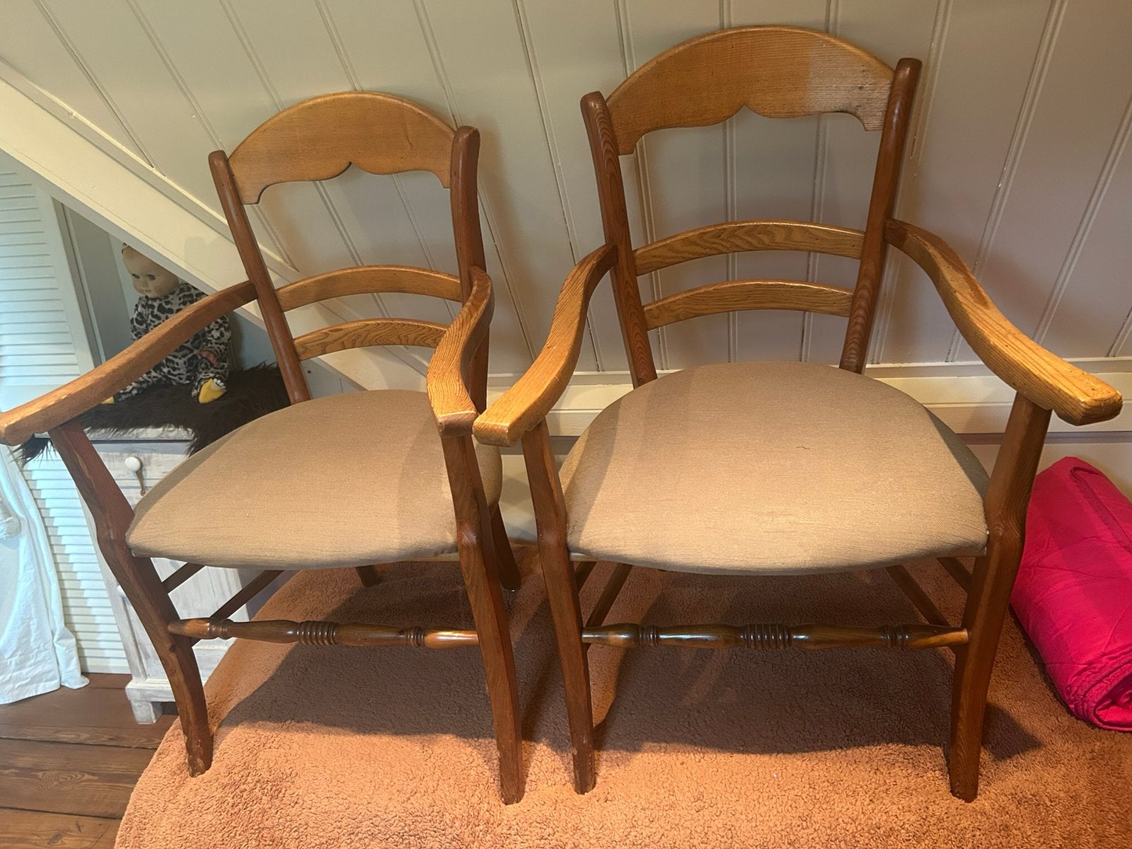 Grenenhouten stoelen met linnen zitting en armleuningen, Antiek en Kunst, Ophalen