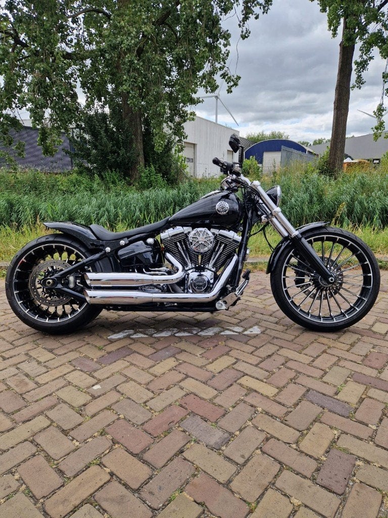 Harley Davidson Breakout FXSB103 Custom NL Geleverd '15 J&H, Motoren, Motoren | Harley-Davidson, 2 cilinders, 1690 cc, Meer dan 35 kW