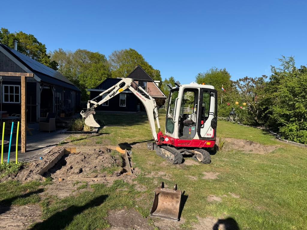 Te huur: graafmachine shovel trilplaat bandenzaag