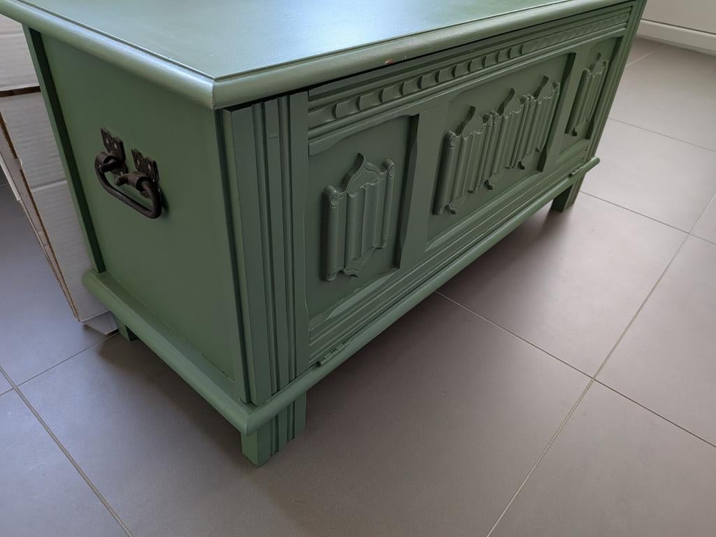 Groene dekenkist met versiersels, Huis en Inrichting, Woonaccessoires | Kisten, Ophalen, Minder dan 50 cm, 100 tot 150 cm, Zo goed als nieuw