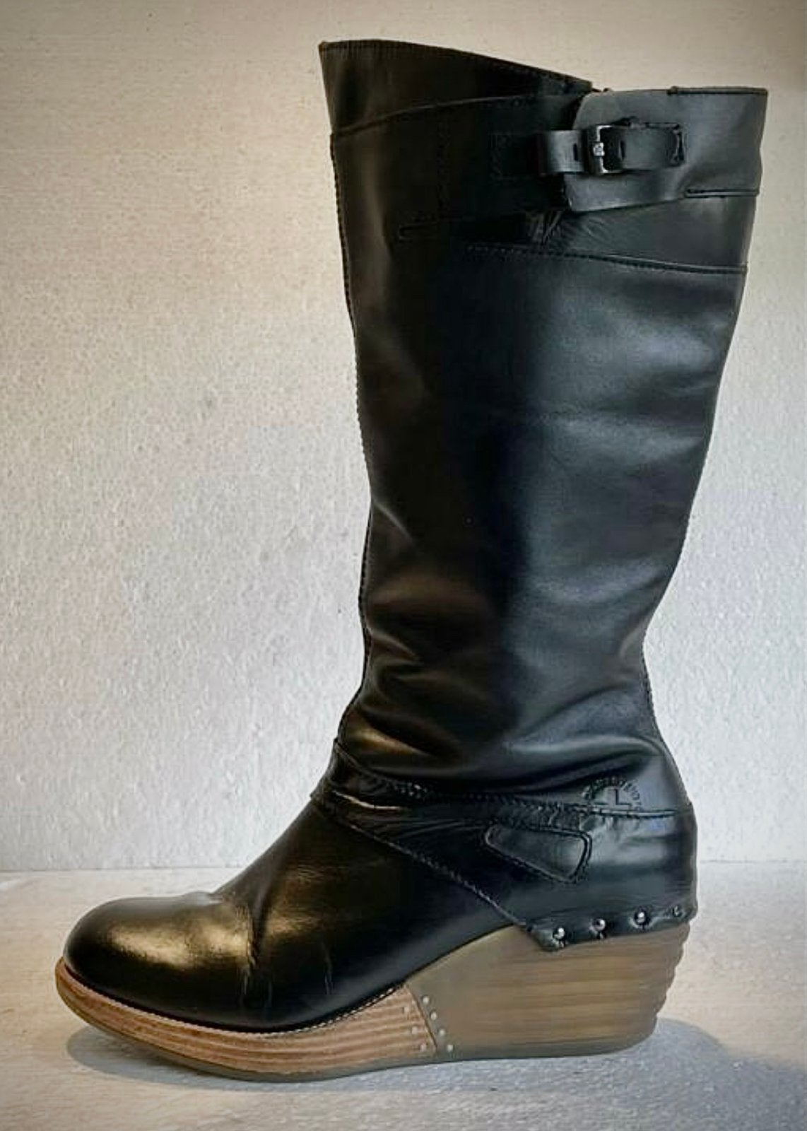 Dr. Martens Aaliyah design stoere dames laarzen slee hak 37, Kleding | Dames, Hoge laarzen, Zwart, Ophalen of Verzenden, Zo goed als nieuw