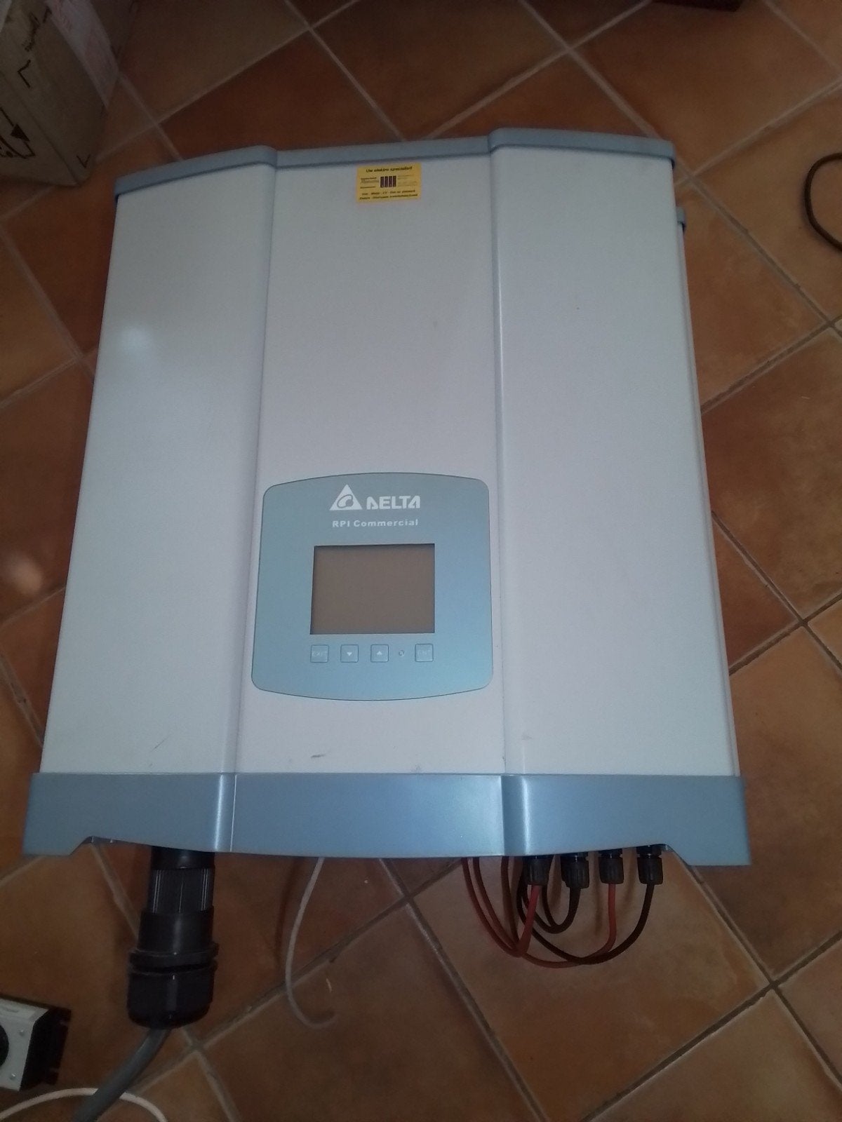 Omvormer zonnepanelen delta en hybride omvormer, Hobby en Vrije tijd, Ophalen