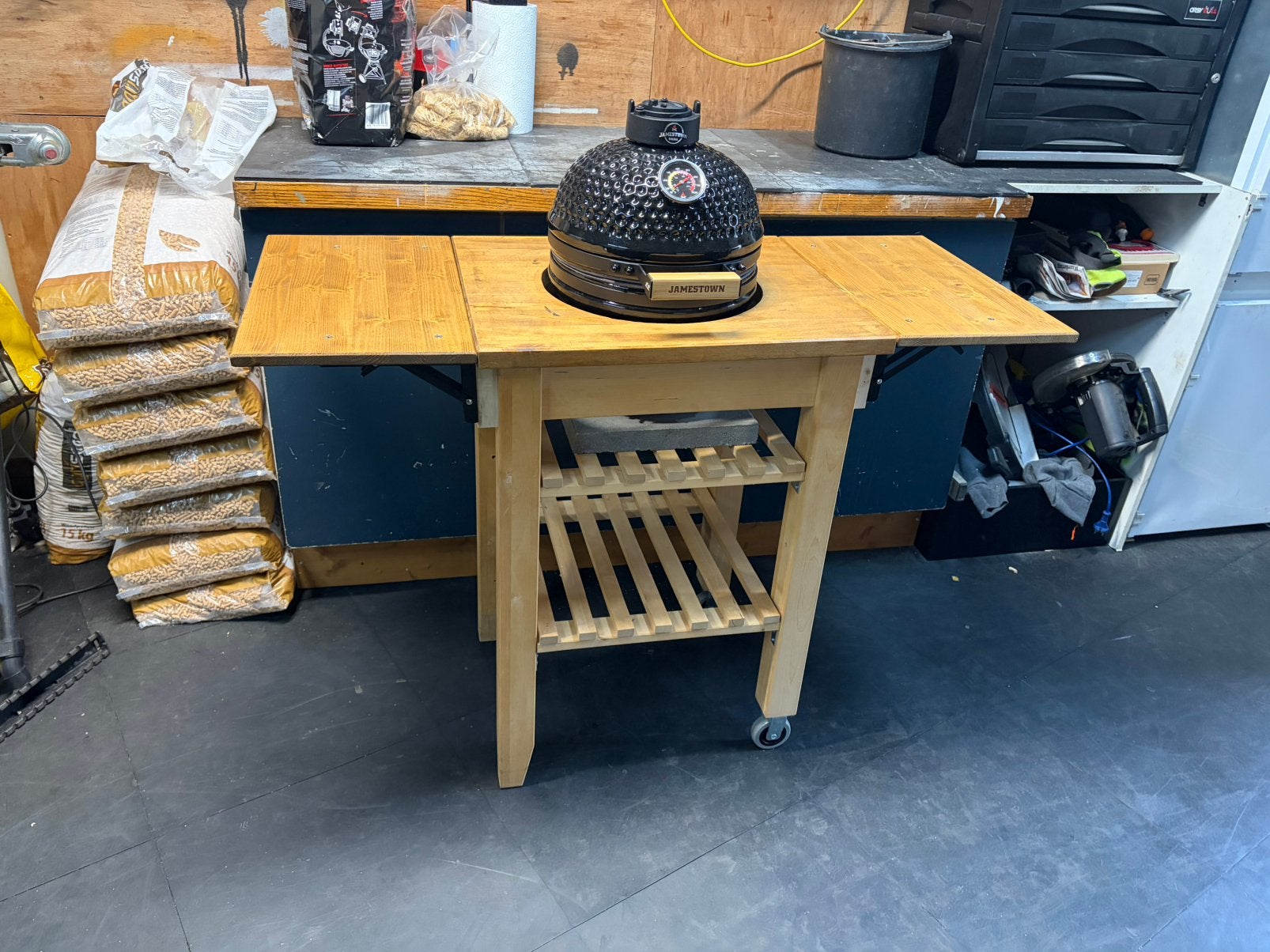 Kamado compact inclusief werkbank. Compleet set, Ophalen, Zo goed als nieuw, Houtskool