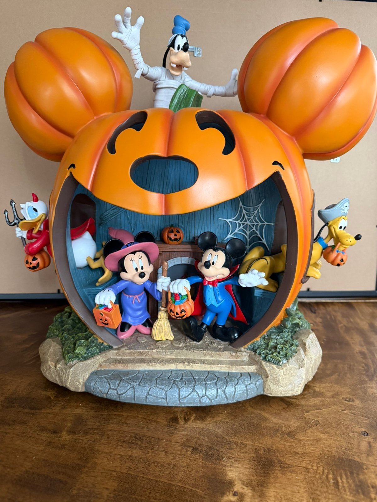 Nieuwe grote Disney halloween pompoen met licht en geluid, Verzamelen, Ophalen of Verzenden, Nieuw, Beeldje of Figuurtje