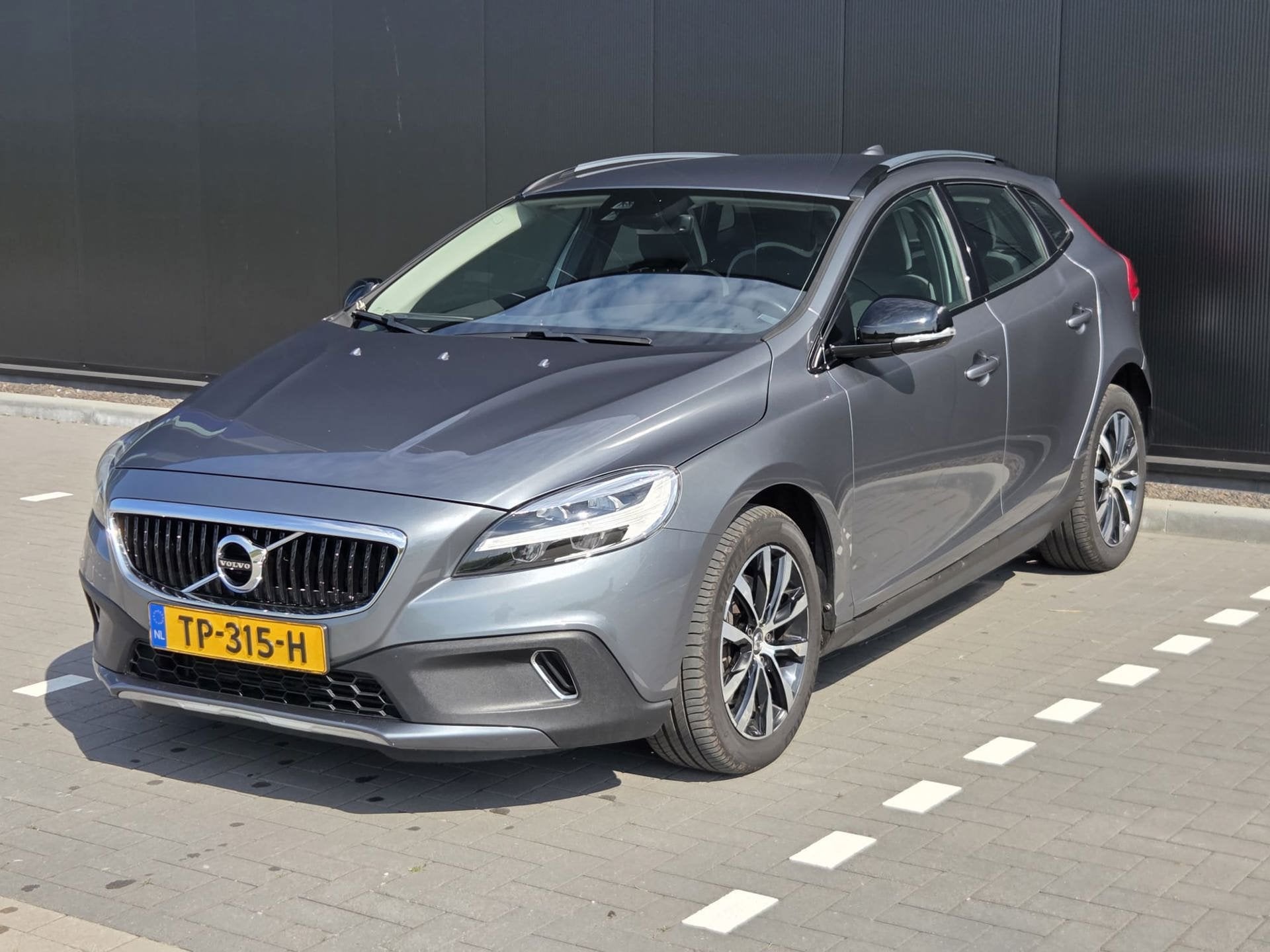 Volvo V40 Cross Country 1.5 T3 Dynamic Edition Automaat, Euro 6, 4 cilinders, 700 kg, Automatische klimaatregeling