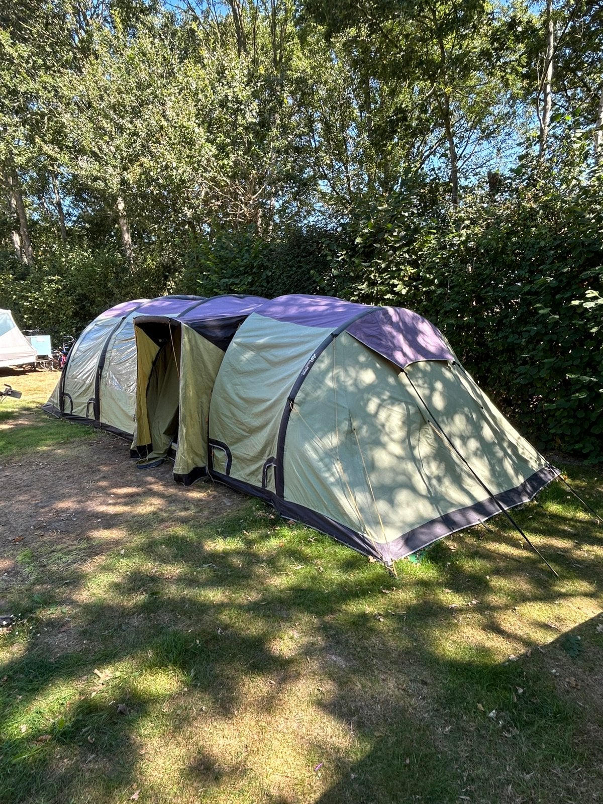 Nette Vango Airbeam Exodus 8-persoons opblaastent, Caravans en Kamperen, Ophalen, Zo goed als nieuw, Tot en met 4