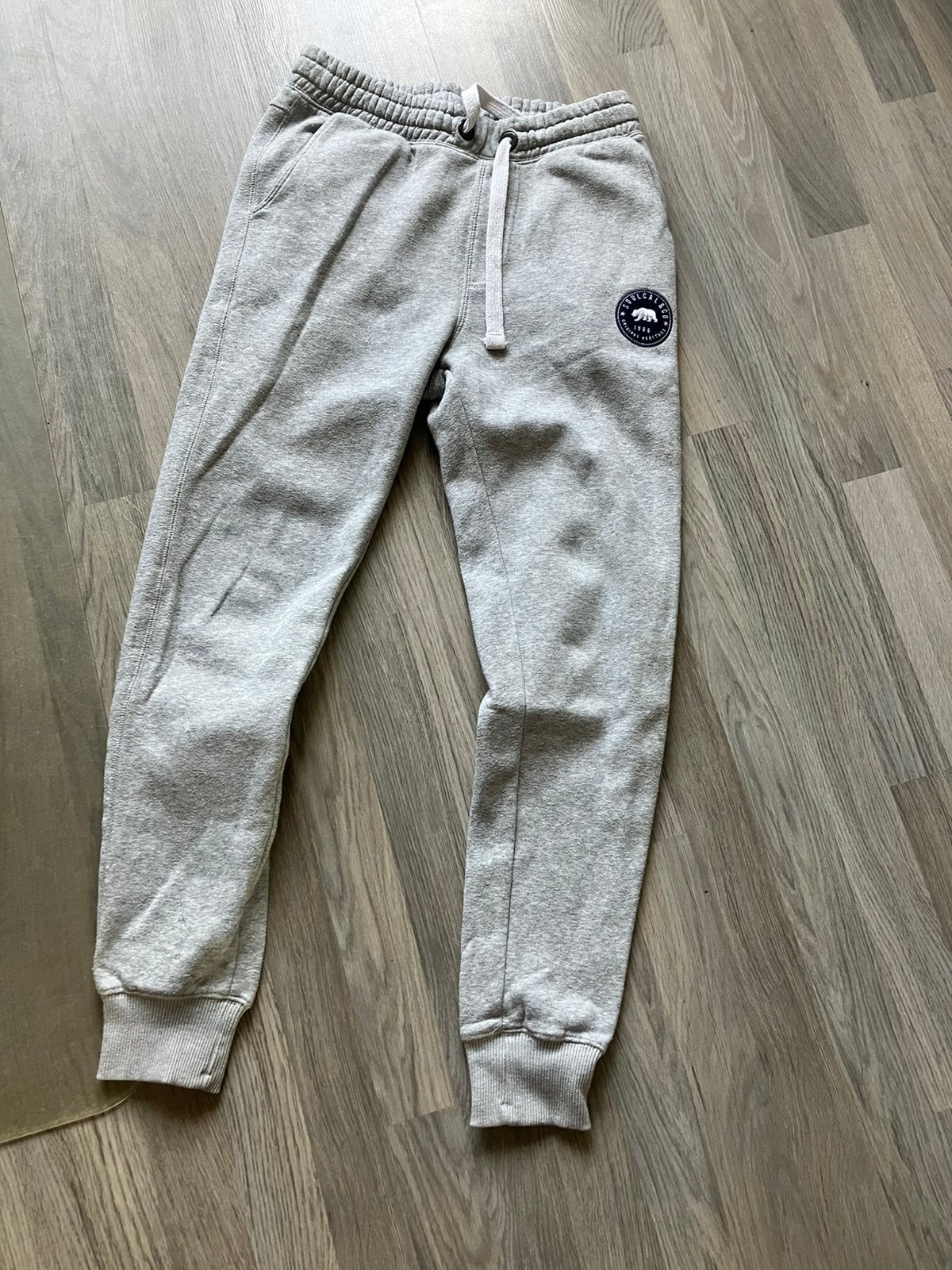Door groeispurt bijna nieuwe  joggingbroek XS Soulcal&co, Ophalen of Verzenden, Zo goed als nieuw, Grijs