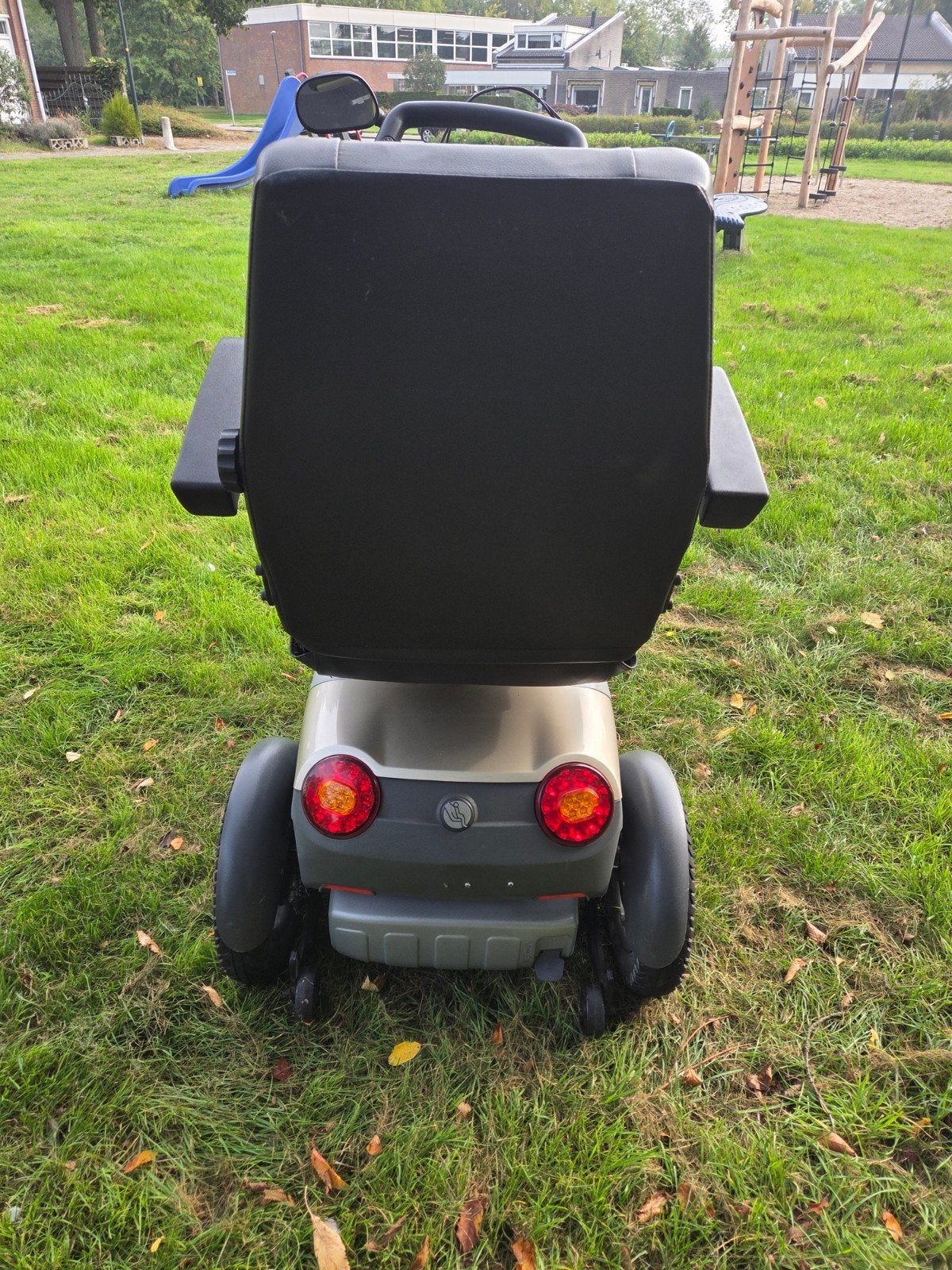 Nette scootmobiel van Handicare type Trophy 2.0, Diversen, Gebruikt, Ophalen of Verzenden, 26 t/m 35 km, Handicare