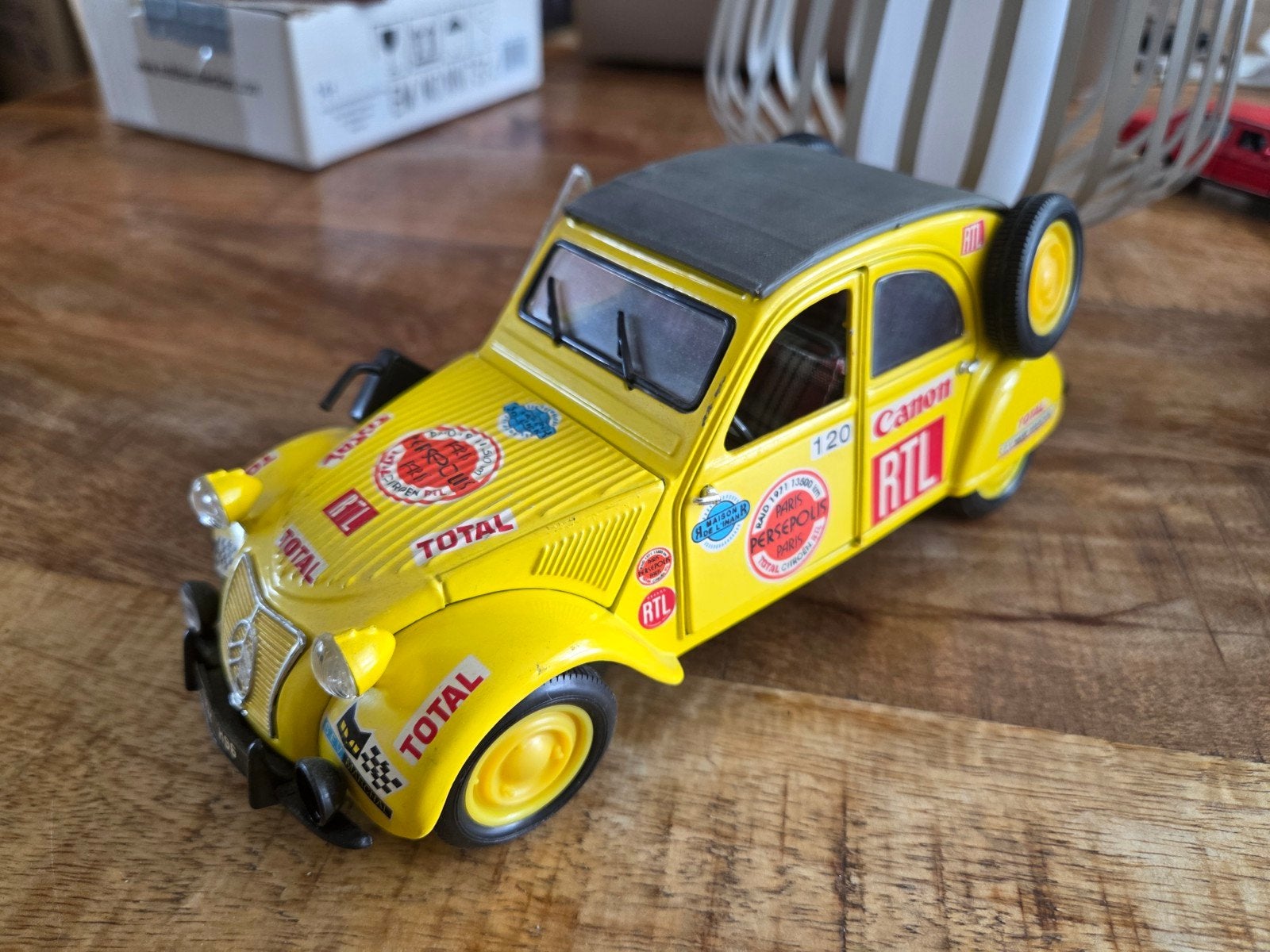 Citroën 2CV 1952 Maisto schaal 1:18, Maisto, Auto, ., Ophalen of Verzenden