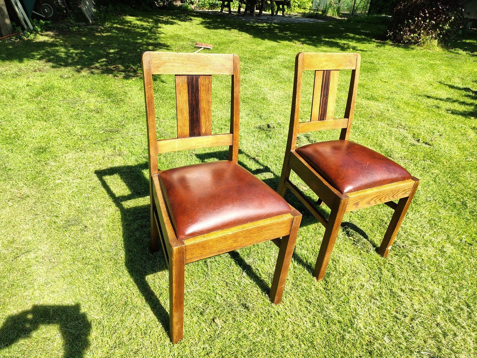 Set van 2 amsterdamse school stoelen met leren? zitting, Antiek en Kunst, Antiek | Meubels | Stoelen en Banken, Ophalen