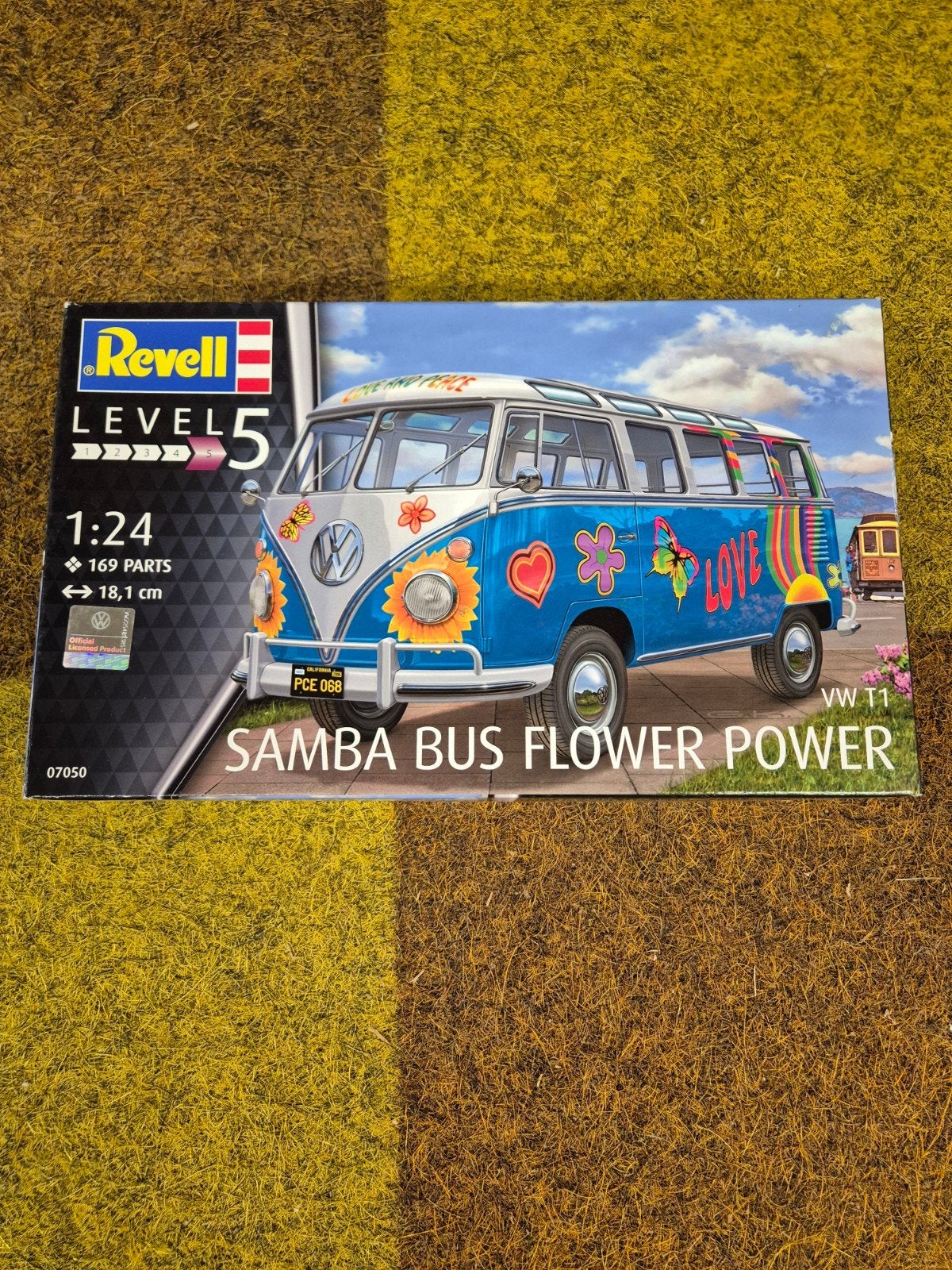 Revell 07050 Volkswagen T1 Samba bus flower power, Hobby en Vrije tijd, Auto, Revell, Groter dan 1:32, Nieuw