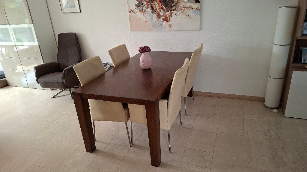 Eetkamertafel met stoelen, optie met aanpasbare Salontafel