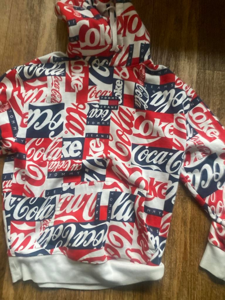 Tommy Jeans x Coca-Cola Hoodie, Ophalen of Verzenden, Zo goed als nieuw, Maat 36 (S), Rood